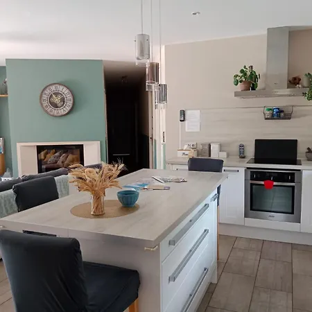 Maison 120 M2, Piscine Chauffee, En Bordure De Foret *